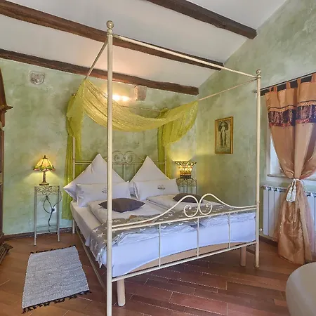 Karim Near Porec With Large Garden & 50 M2 Private Pool