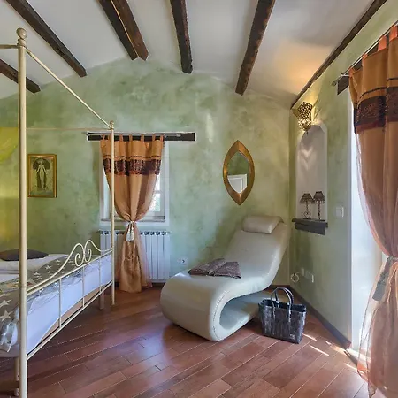 Karim Near Porec With Large Garden & 50 M2 Private Pool * Ladrovici