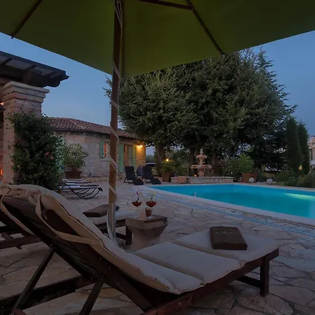 Karim Near Porec With Large Garden & 50 M2 Private Pool Villa Ladrovici