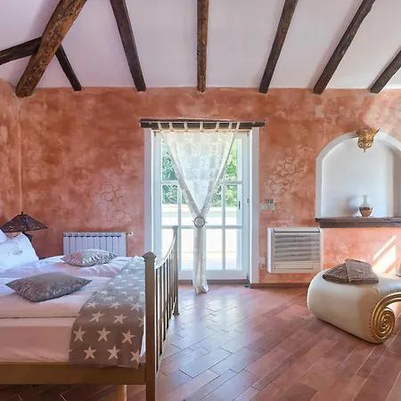 Villa Karim Near Porec With Large Garden & 50 M2 Private Pool