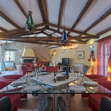 Karim Near Porec With Large Garden & 50 M2 Private Pool