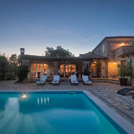 Villa Karim Near Porec With Large Garden & 50 M2 Private Pool Ladrovici