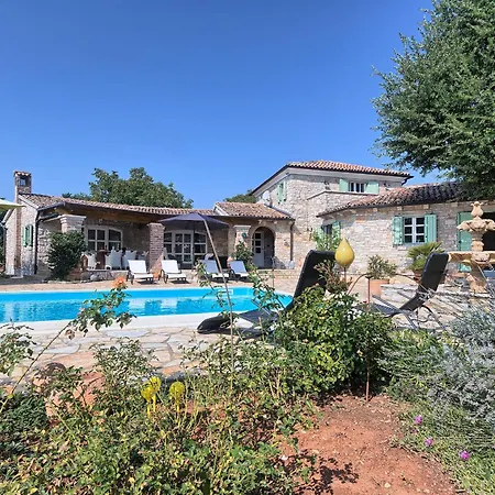 Villa Karim Near Porec With Large Garden & 50 M2 Private Pool