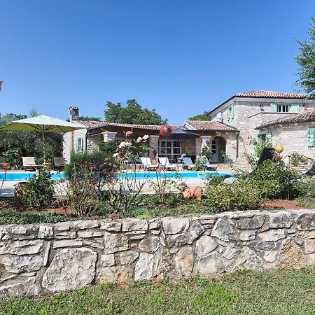 Karim Near Porec With Large Garden & 50 M2 Private Pool Villa Ladrovici