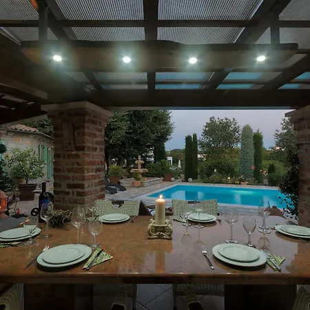 Karim Near Porec With Large Garden & 50 M2 Private Pool Ladrovici