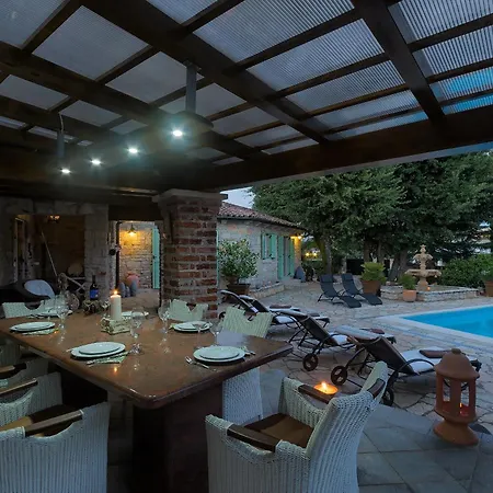 Karim Near Porec With Large Garden & 50 M2 Private Pool Villa