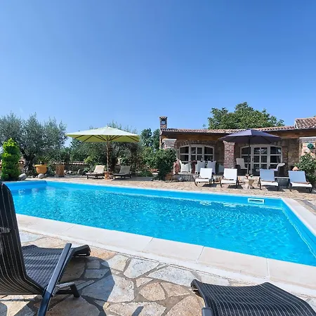Karim Near Porec With Large Garden & 50 M2 Private Pool Villa