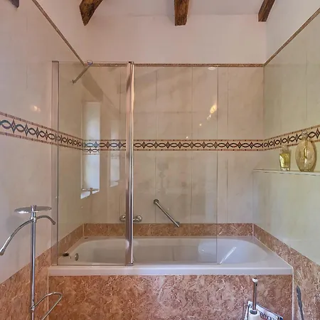 Karim Near Porec With Large Garden & 50 M2 Private Pool Ladrovici